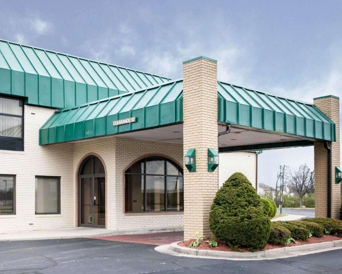 Quality Inn And Suites Indianapolis Exterior photo