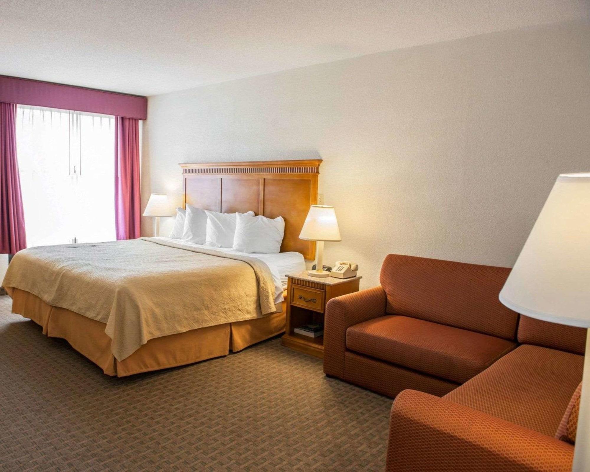 Quality Inn And Suites Indianapolis Exterior photo
