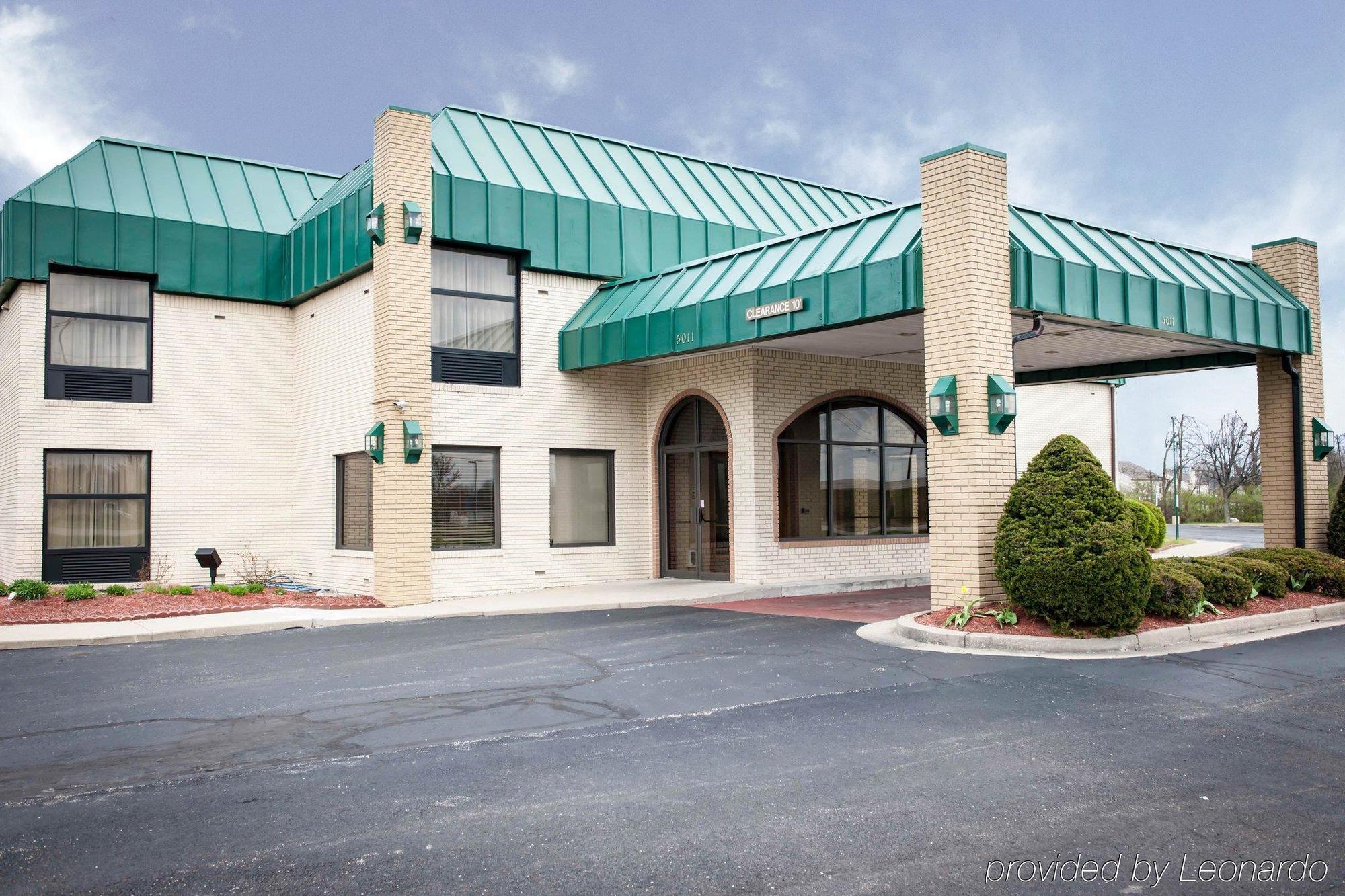 Quality Inn And Suites Indianapolis Exterior photo