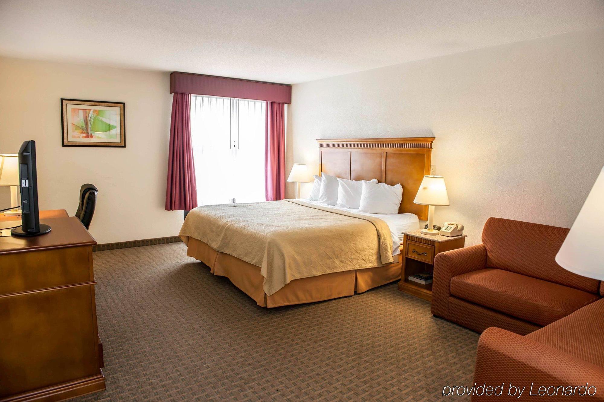 Quality Inn And Suites Indianapolis Exterior photo