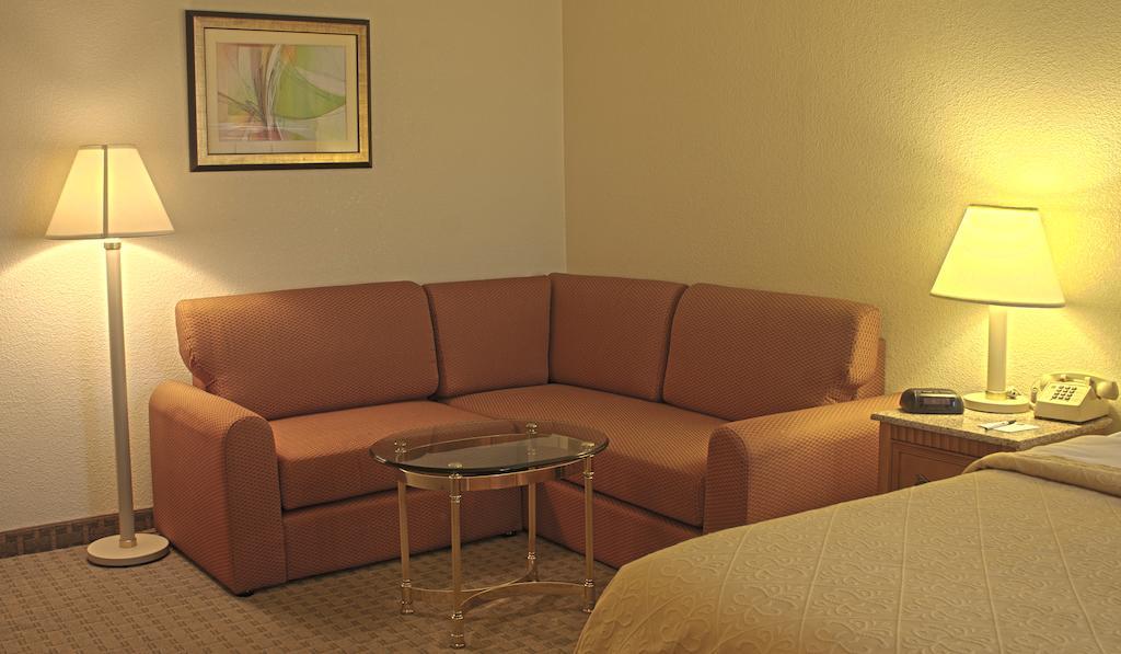 Quality Inn And Suites Indianapolis Exterior photo