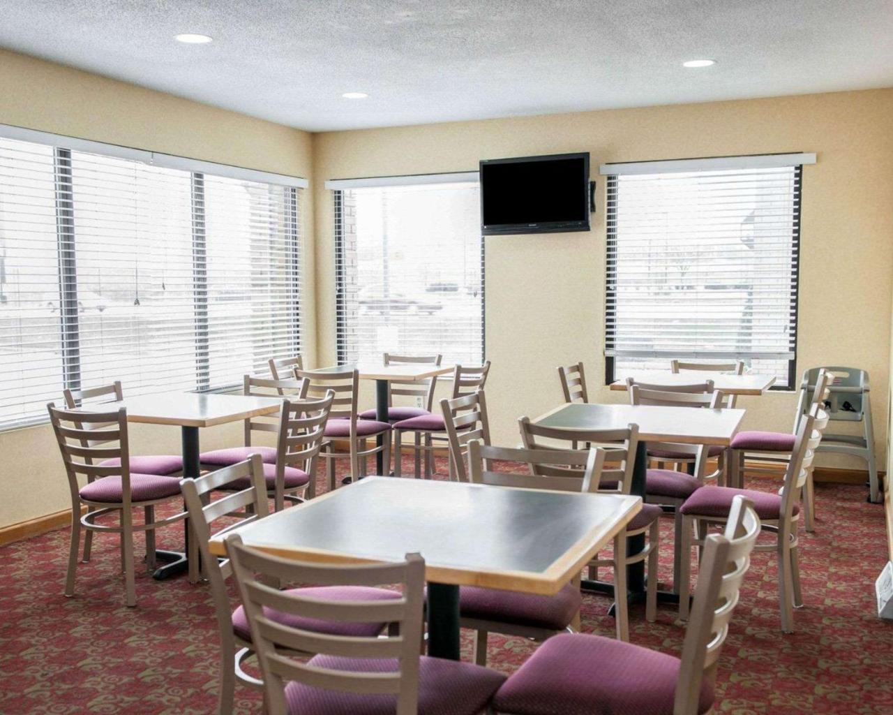 Quality Inn And Suites Indianapolis Exterior photo