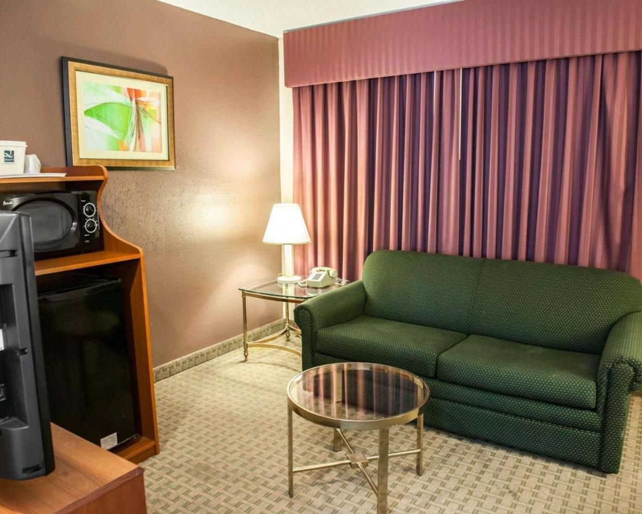 Quality Inn And Suites Indianapolis Exterior photo