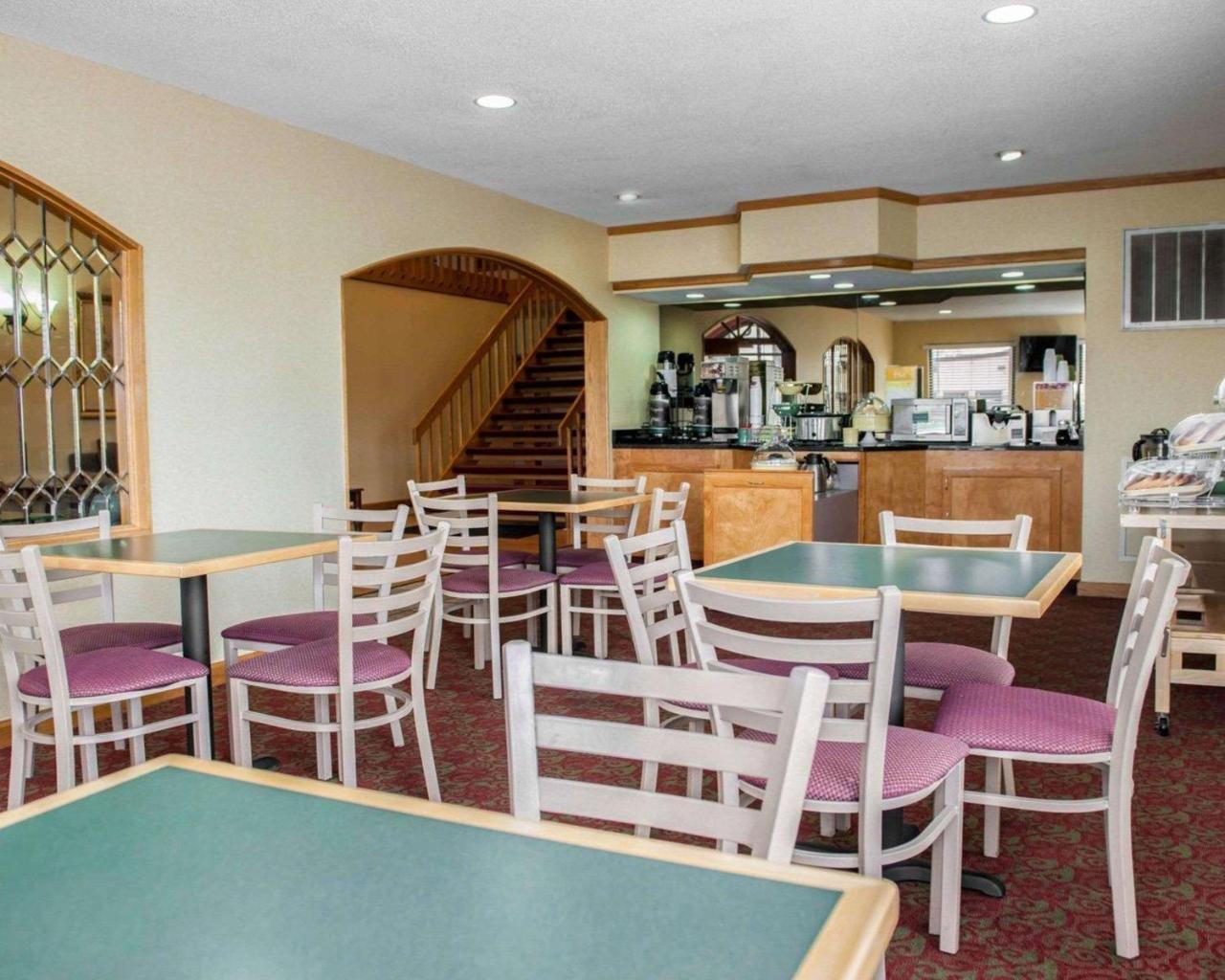 Quality Inn And Suites Indianapolis Exterior photo