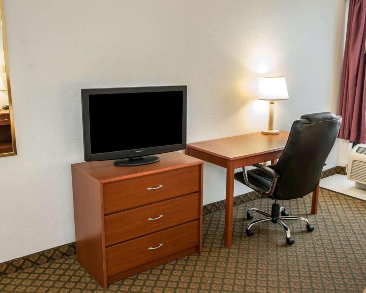 Quality Inn And Suites Indianapolis Exterior photo